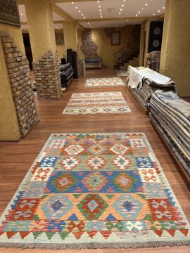 Renkli El Dokuması Kilim