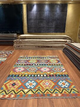 Sıcak Renkli Kilim