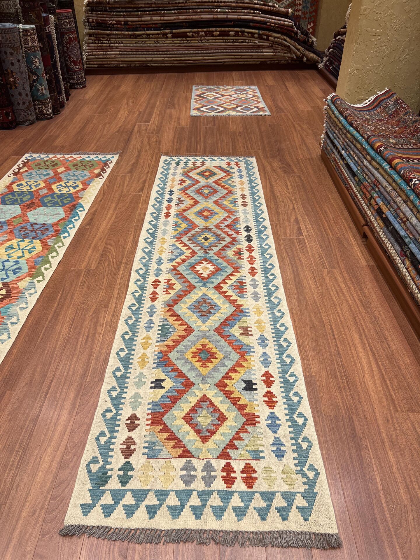 Beyaz Renk Yolluk Kilim