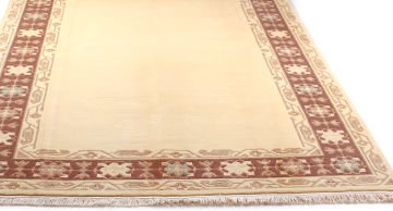 Living Room Carpet with Plain Silk in the Middle