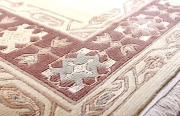 Living Room Carpet with Plain Silk in the Middle