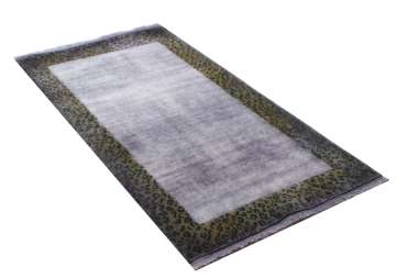 Kenarı Leopar Desenli Gri Halı