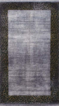 Kenarı Leopar Desenli Gri Halı