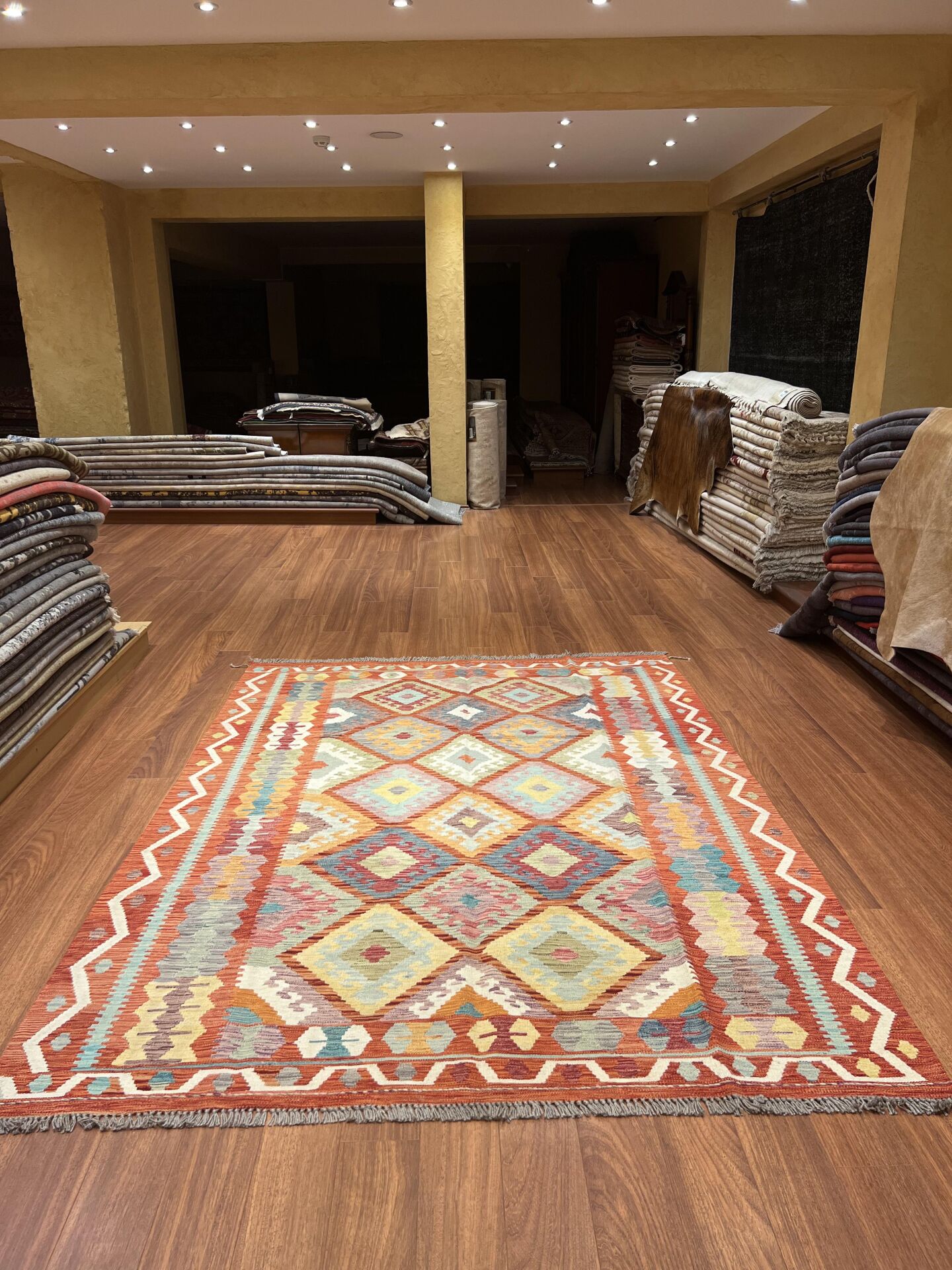Geleneksel Motifli Kilim