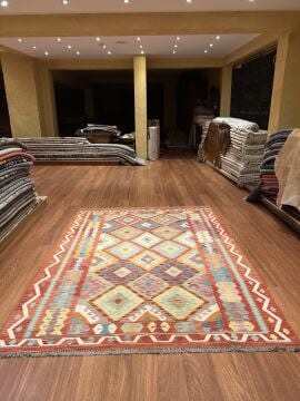 Geleneksel Motifli Kilim