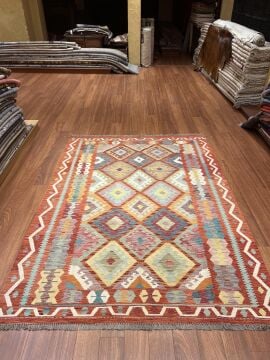 Geleneksel Motifli Kilim