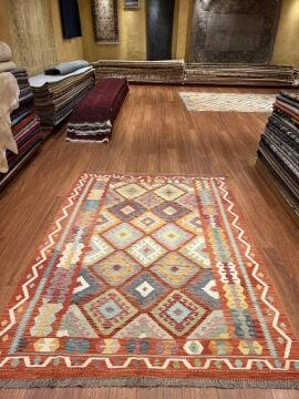 Geleneksel Motifli Kilim