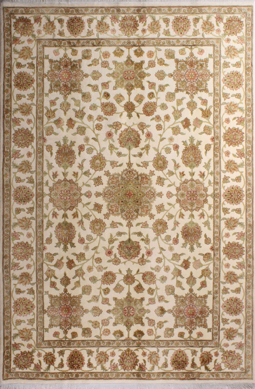 İpek Desenli Uşak Salon Halısı