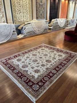 Kırmızı Uşak Halısı