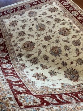 Kırmızı Uşak Halısı