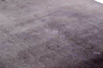 Kendi İçinden Silik Desenli Antrasit Halı