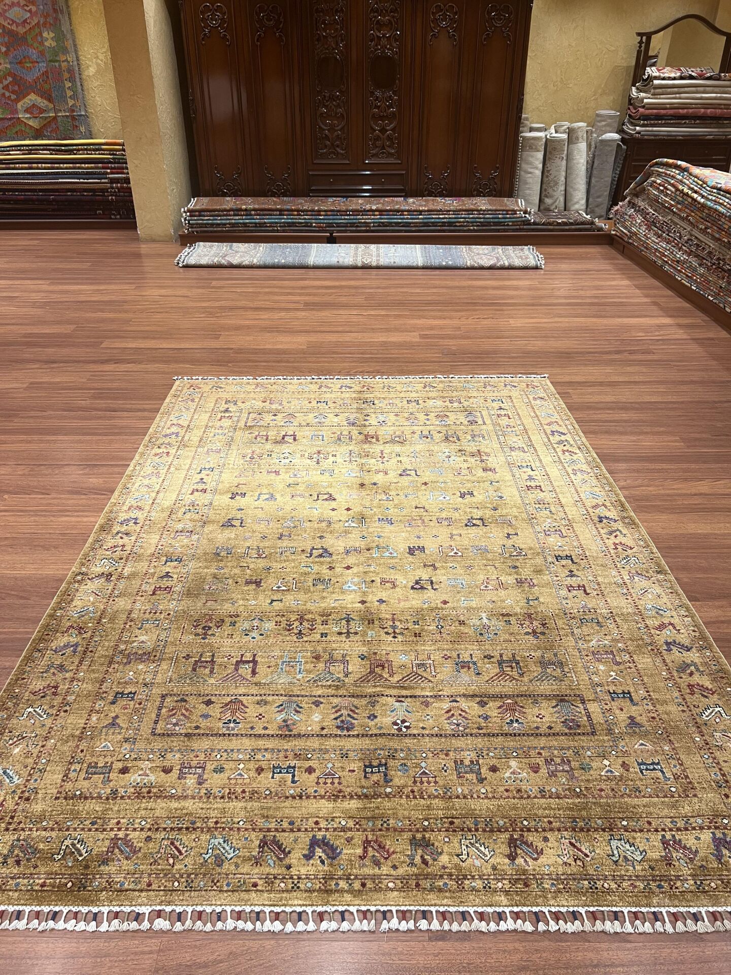 Hayvan Figürlü El Halısı