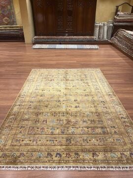 Hayvan Figürlü El Halısı