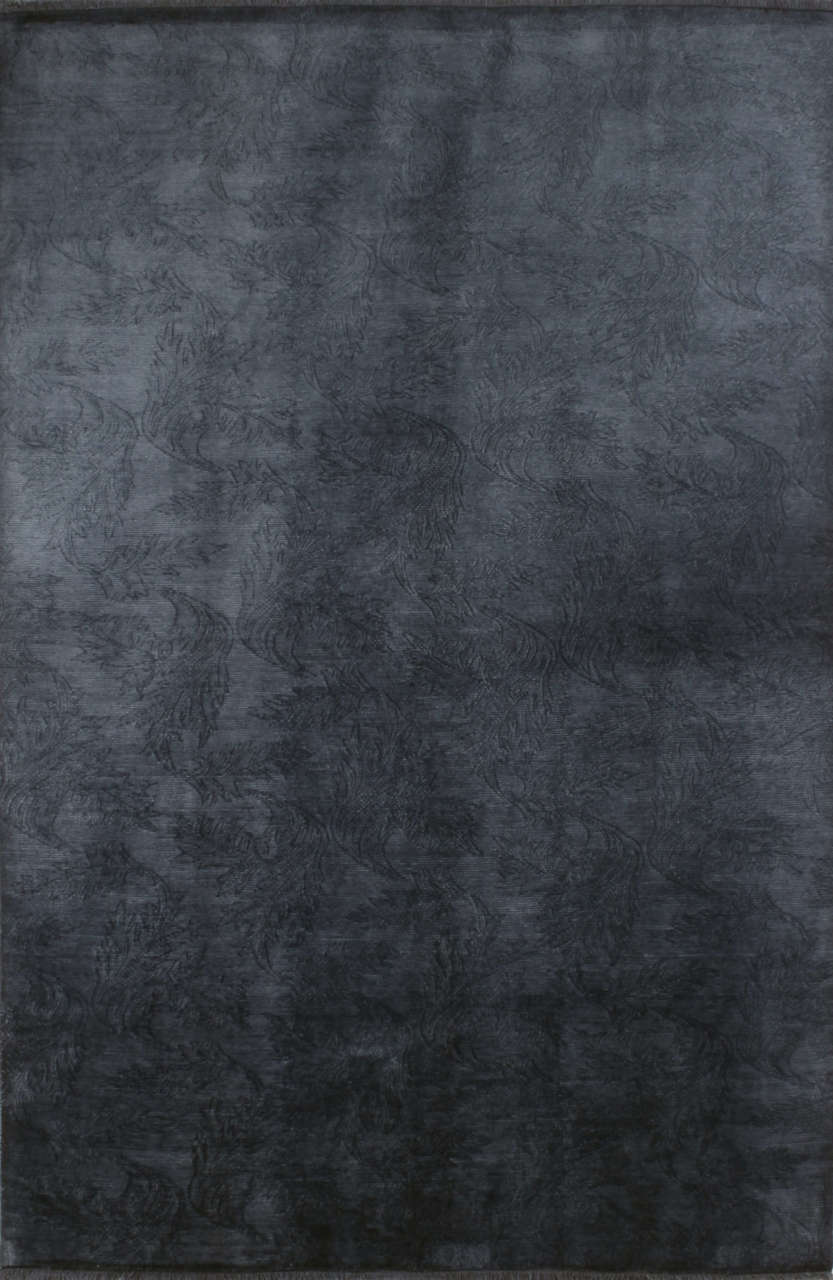 Oyma Yaprak Desenli Koyu Renk Halı