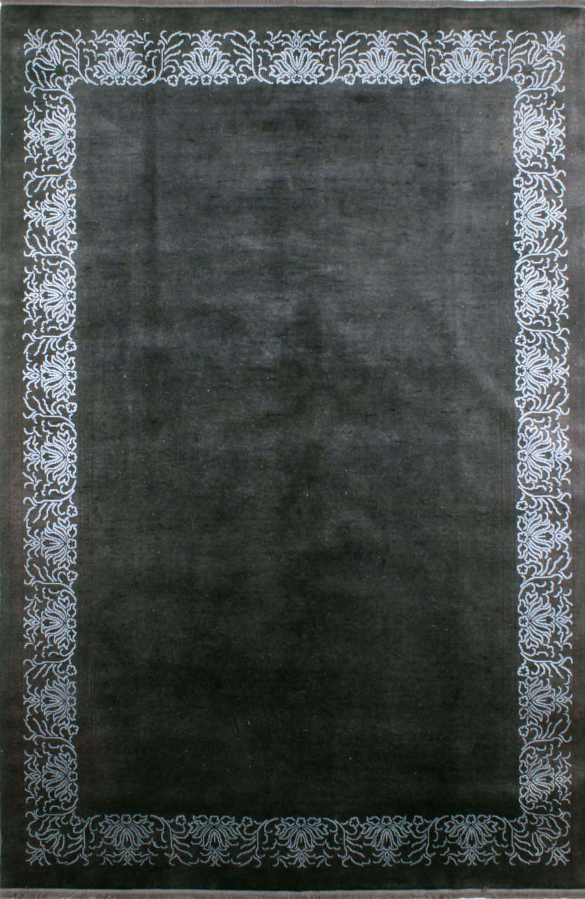 Ortası Düz Desensiz Kenarı Desenli Halı