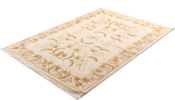 Sakin Desenli Yün Salon Halısı