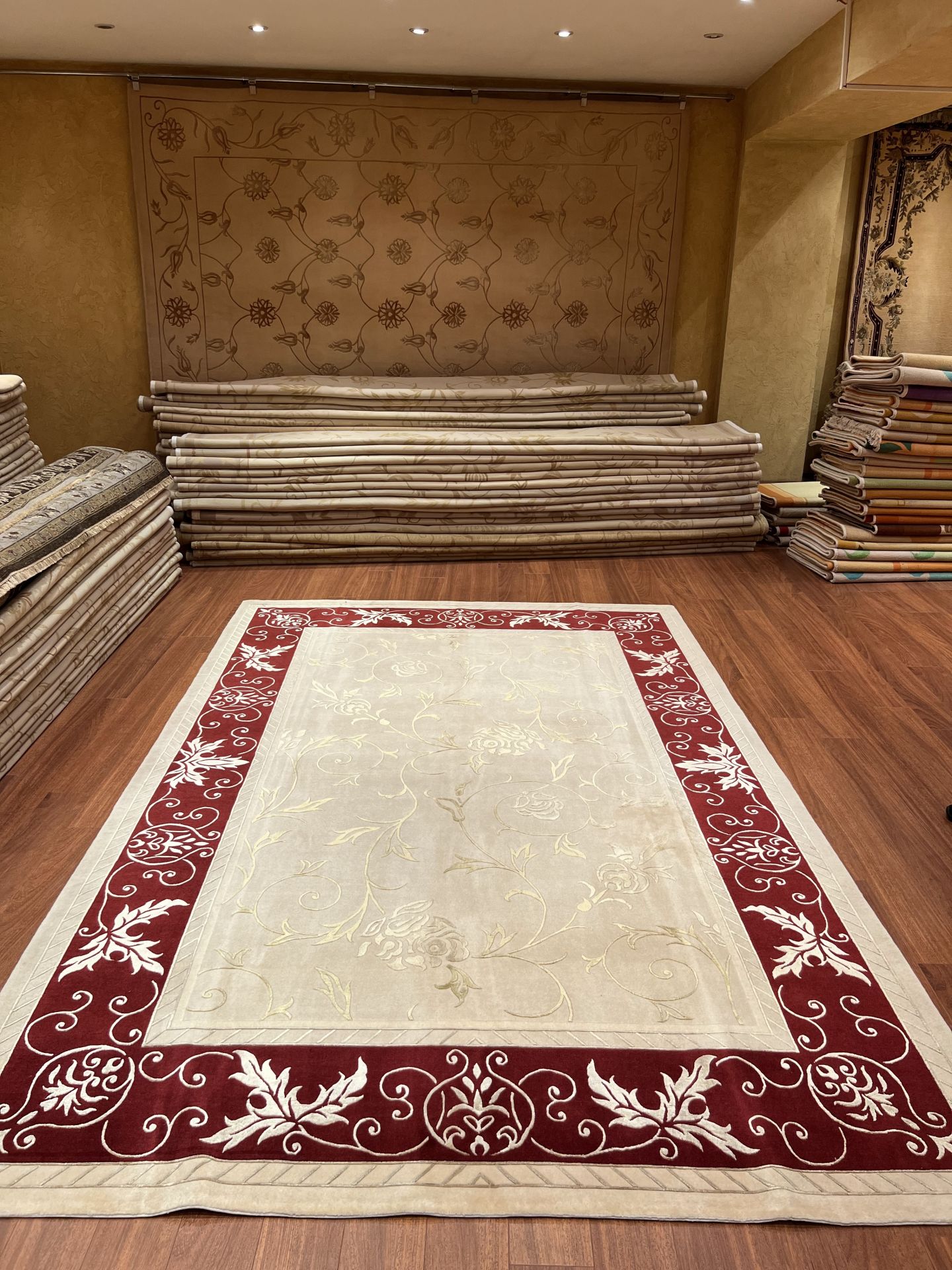 Bordo Kenar Çerçeveli El Halısı Tibet