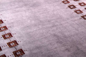 El Dikişi İşlemeli Yün Halı