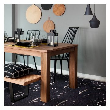 Beyaz İpek Desenli Siyah Salon Halısı