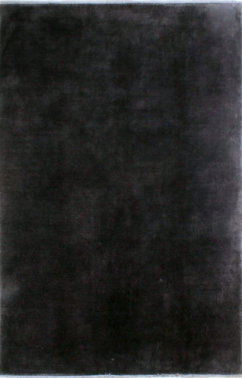 Siyah Düz Desensiz Halı