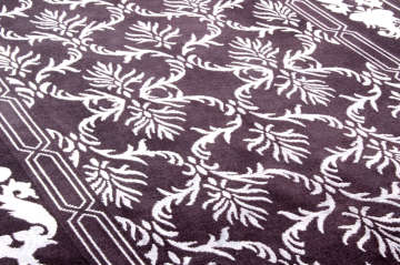 İpek Desenli Koyu Renk El Halısı