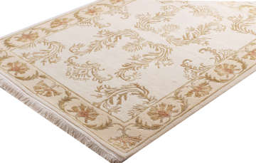 Desenleri İpek Olan Dömiklasik Salon Halısı