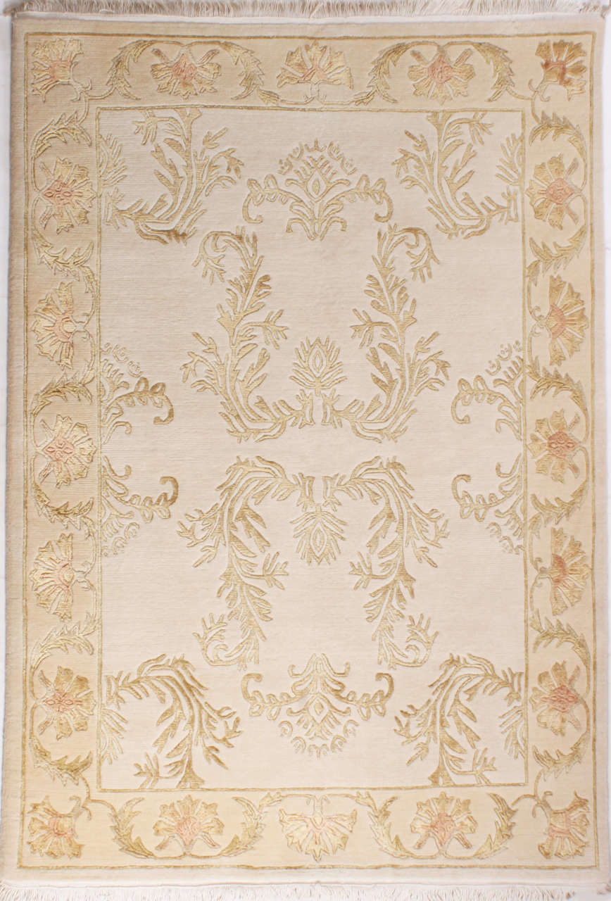 Desenleri İpek Olan Dömiklasik Salon Halısı