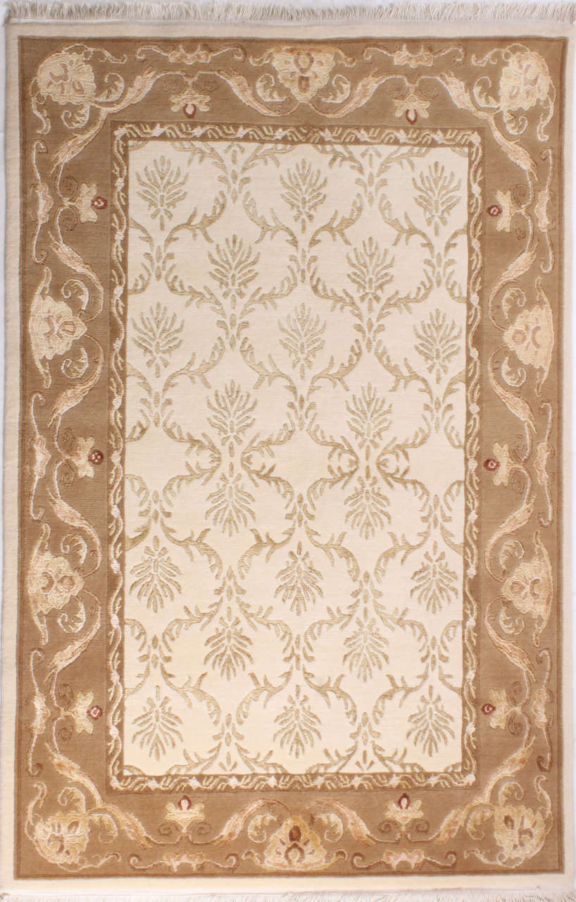 Orta Zemini Damask Desenli Neoklasik El Halısı