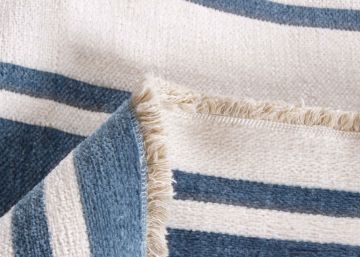 Beyaz Çerçeveli Mavi Kilim