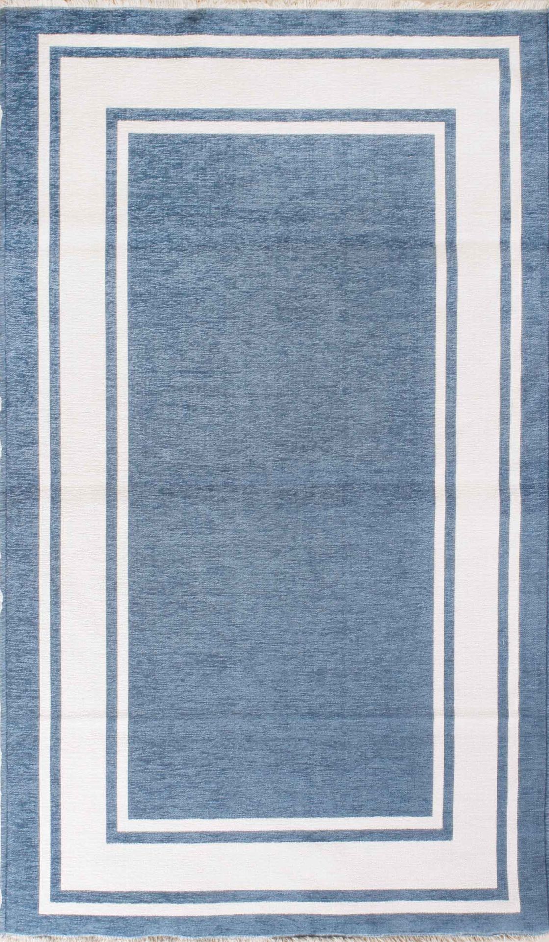 Beyaz Çerçeveli Mavi Kilim
