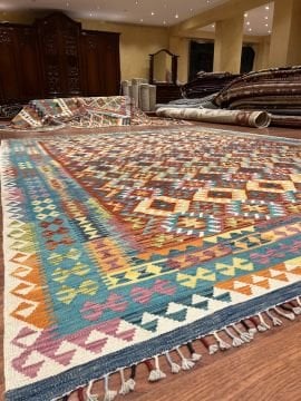 Büyük Boy El Dokuması Kilim