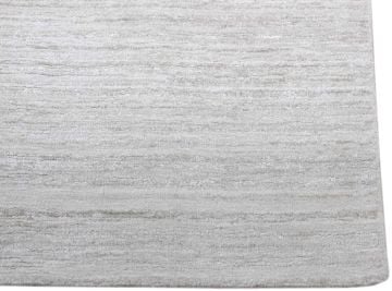 Kendinden Desenli Beyaz Modern El Halısı