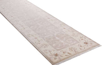 Orta Zemini Koyu, Kenar Bordürü Açık Renk Koridor Halısı