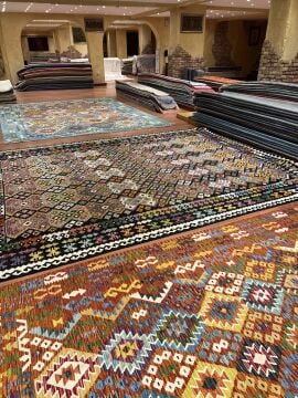 Siyah Detaylı Büyük Boy Kilim