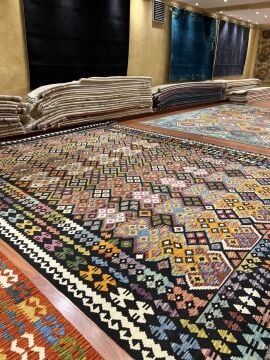 Siyah Detaylı Büyük Boy Kilim