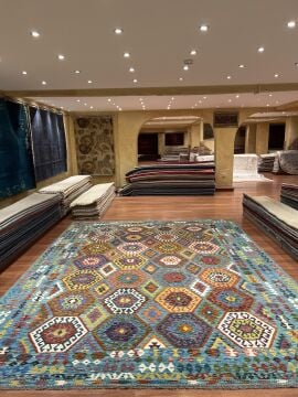 Geleneksel Motifli Büyük Boy Kilim