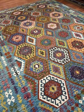 Geleneksel Motifli Büyük Boy Kilim