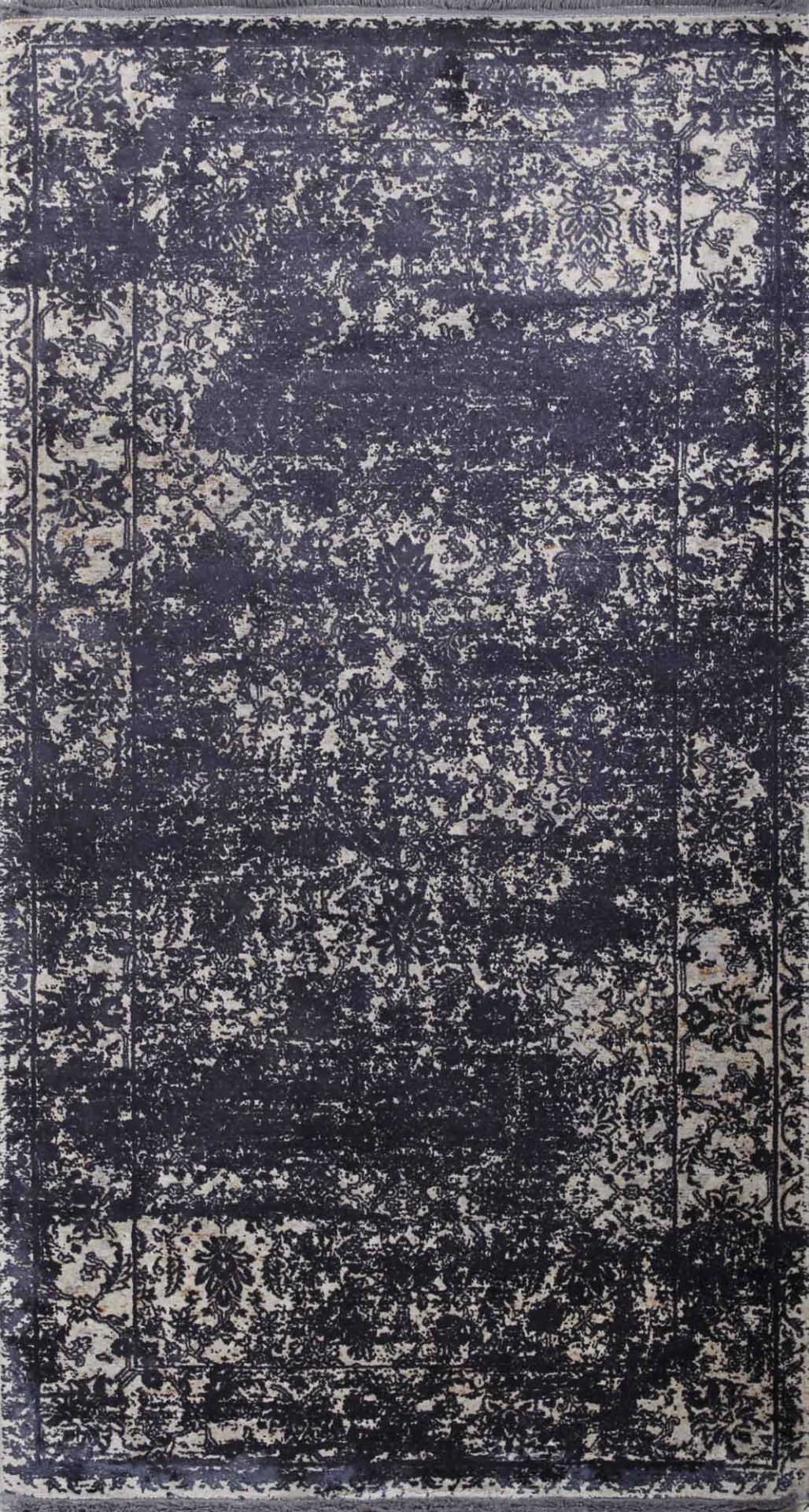 Light Grey Detailed Small Carpet