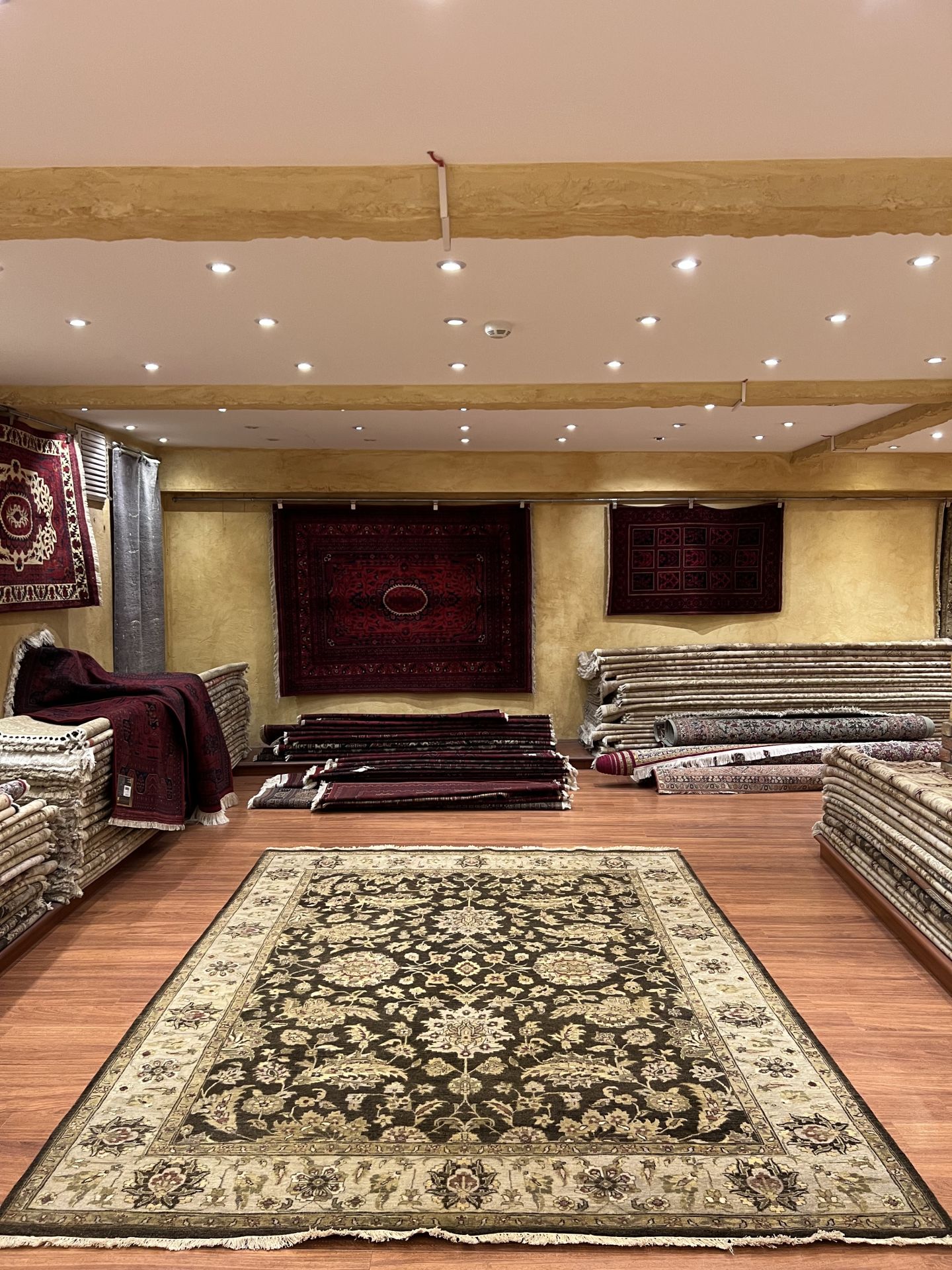 Kahverengi El Dokuma Salon Halısı