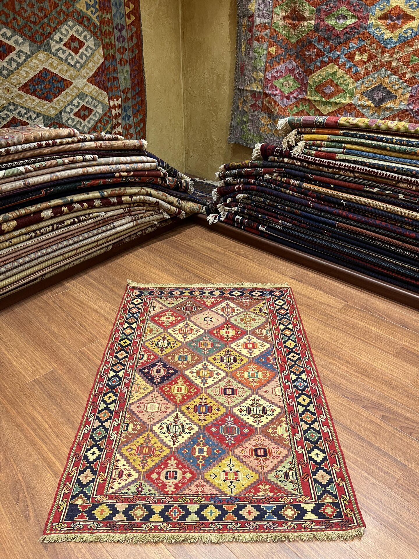 Çapraz Desenli Halı