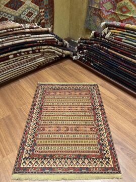 Kenarı Açık Renk Kilim