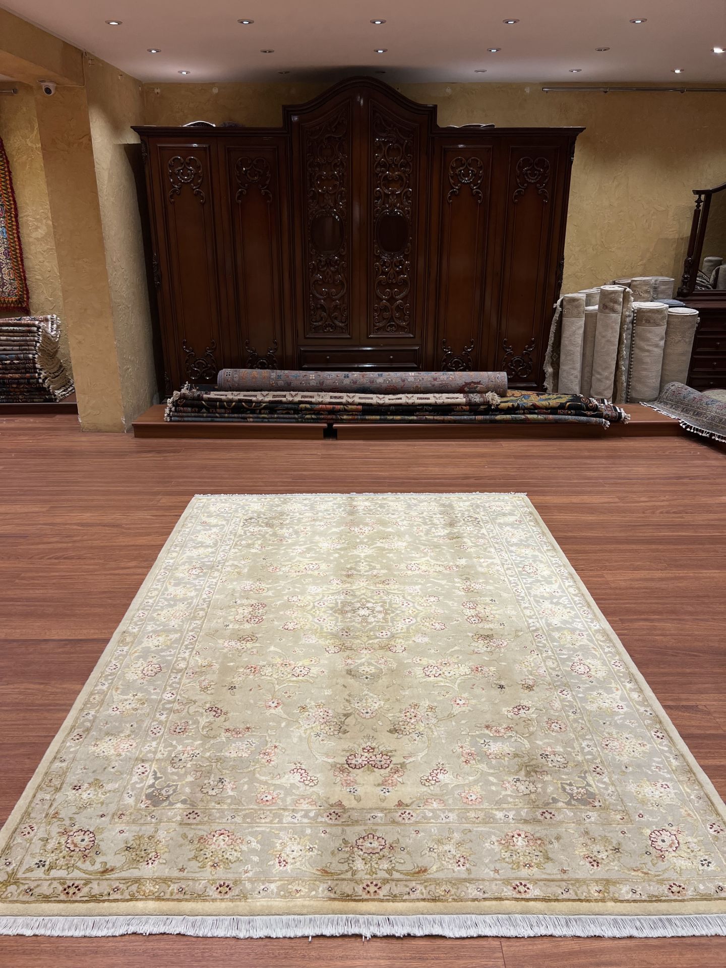Hand Woven Living Room Carpet with Belly Pattern