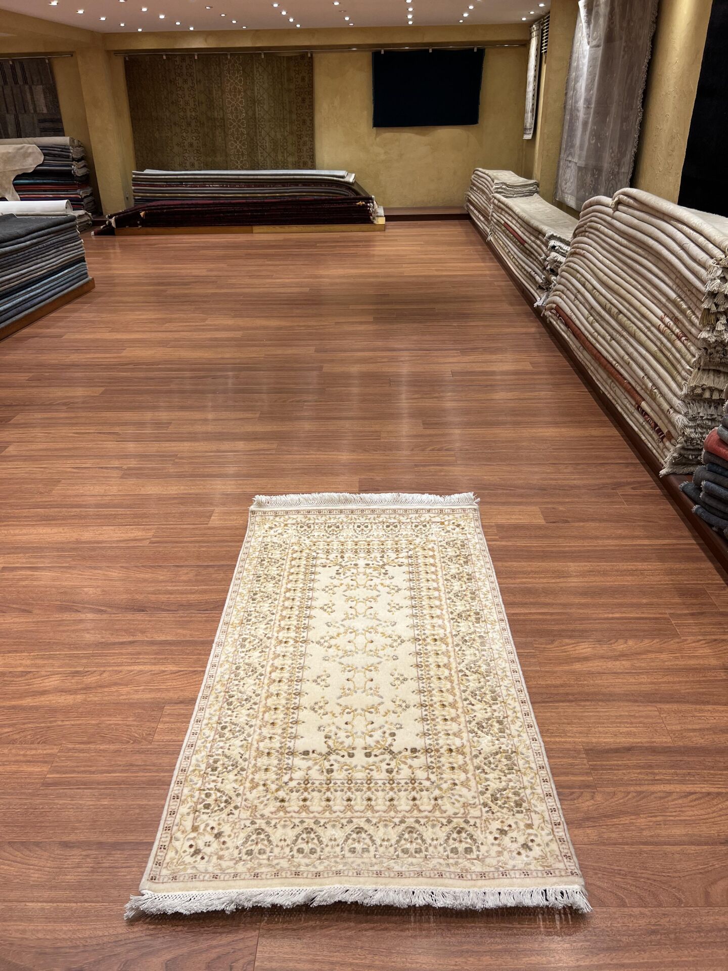 Küçük Ölçü El Halısı