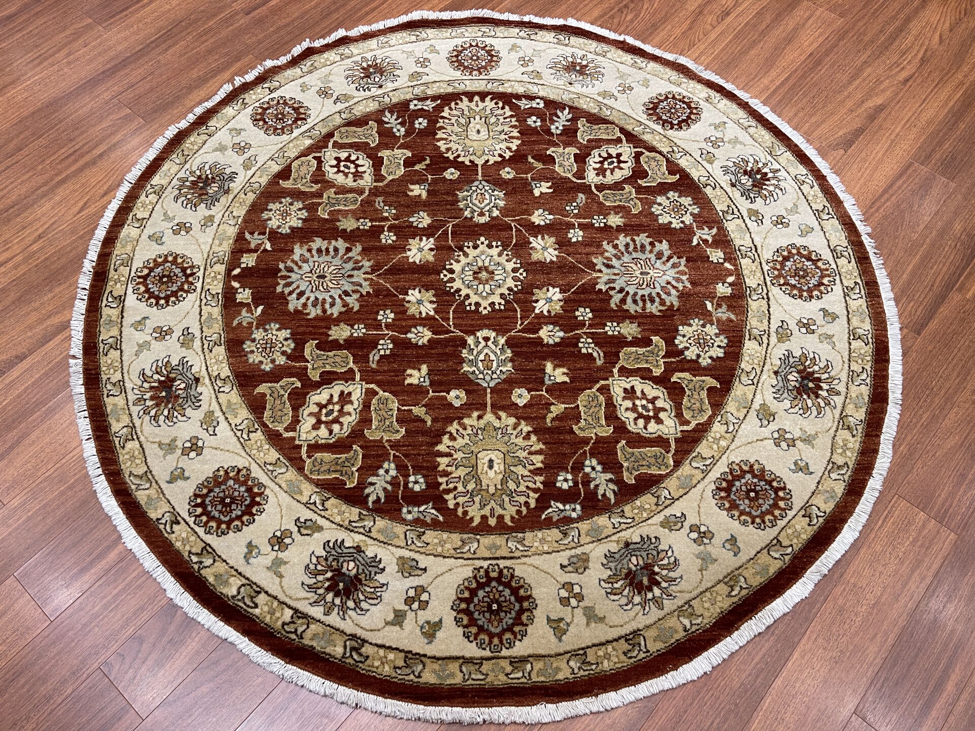 Yuvarlak Uşak El Halısı