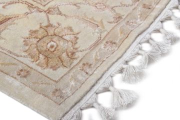 Desenleri Kabartmalı İpek El Halısı