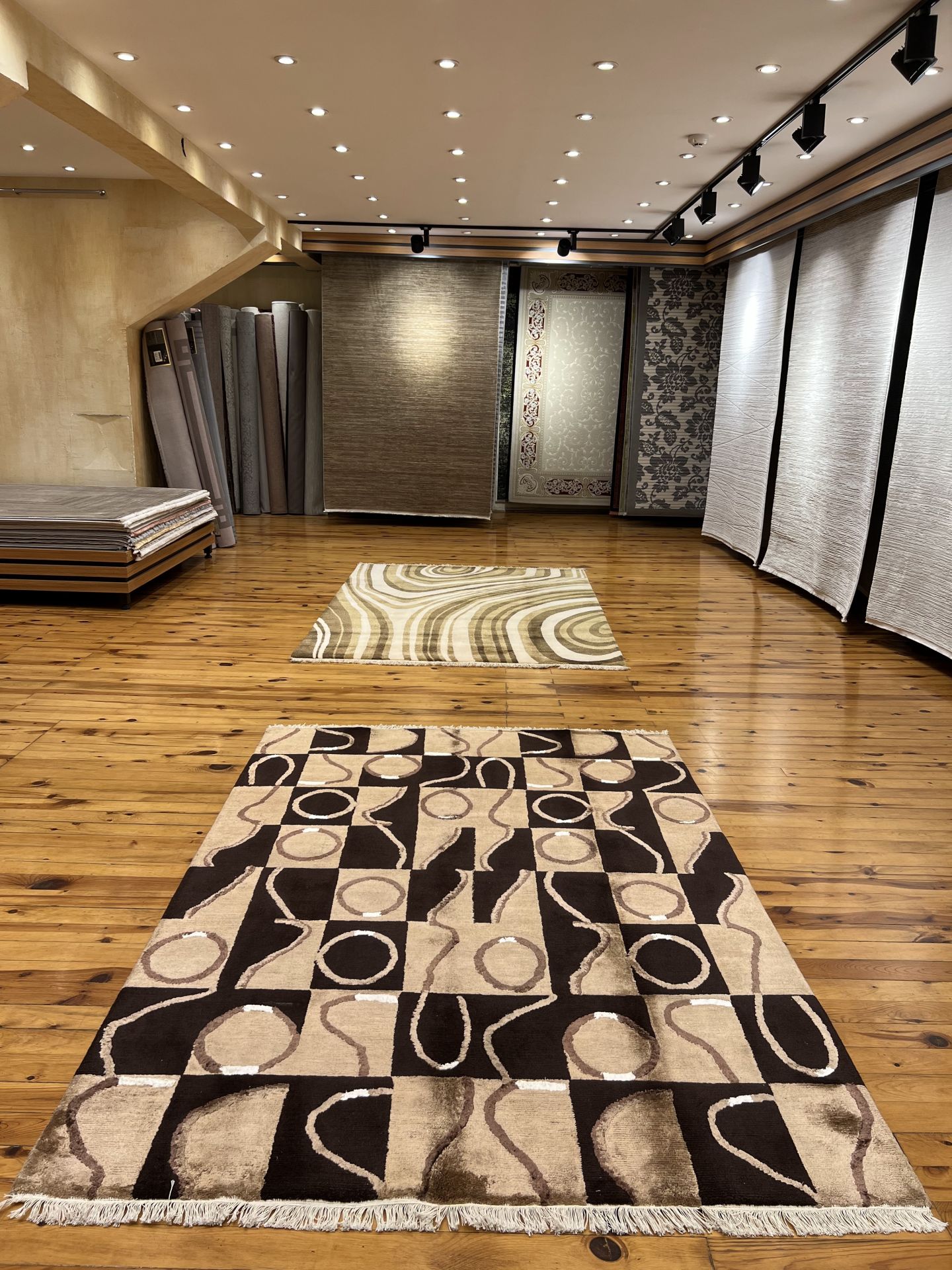 Kabartmalı Modern El Halısı
