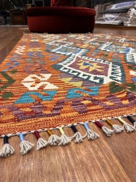 Etnik Desenli Turuncu Renkli Kilim