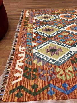 Etnik Desenli Turuncu Renkli Kilim