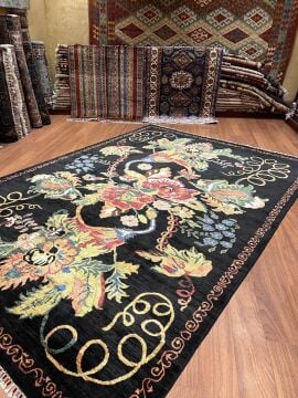 Siyah Karabağ Kilimi Desenli El Halısı