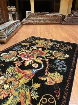 Siyah Karabağ Kilimi Desenli El Halısı